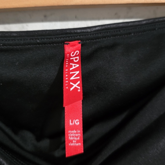 EUC Spanx Faux Leather Moto Legging Black size L - Picture 8 of 8